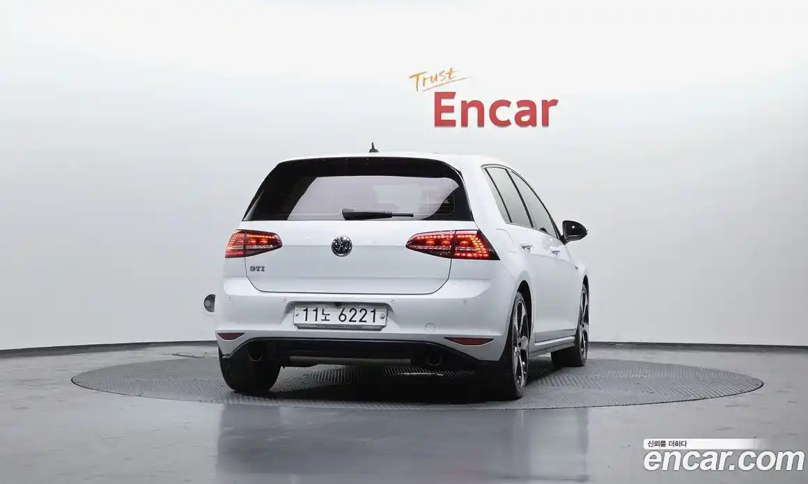 Volkswagen Golf 2015 2.0 Автомат в Москве № 169052, фото 4