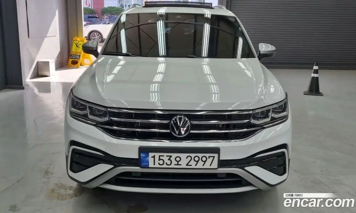 Volkswagen Tiguan 2023 2.0 Автомат в Москве № 169152, фото 3