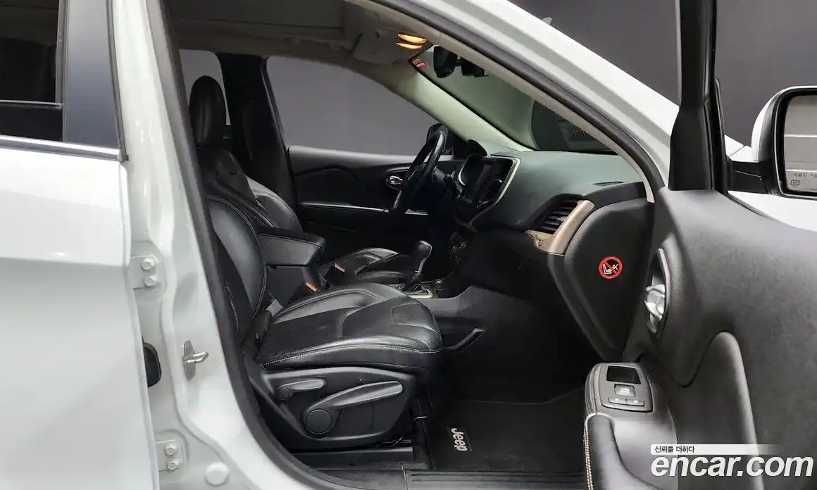 Jeep Cherokee 2015 2.0 Автомат в Москве № 169791, фото 11