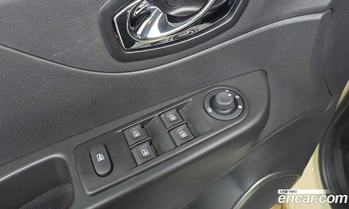 Renault QM3 2015 1.5 Автомат в Москве № 183612, фото 16