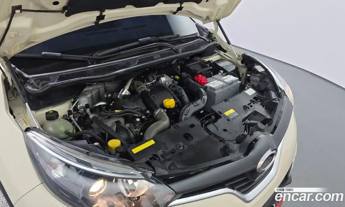 Renault QM3 2015 1.5 Автомат в Москве № 183612, фото 17