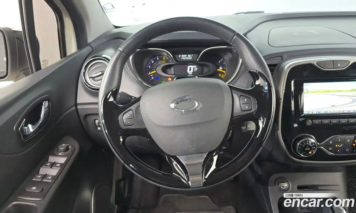 Renault QM3 2015 1.5 Автомат в Москве № 183612, фото 10