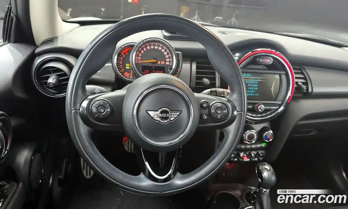 Mini Cooper 2016 1.5 Автомат в Москве № 198485, фото 13