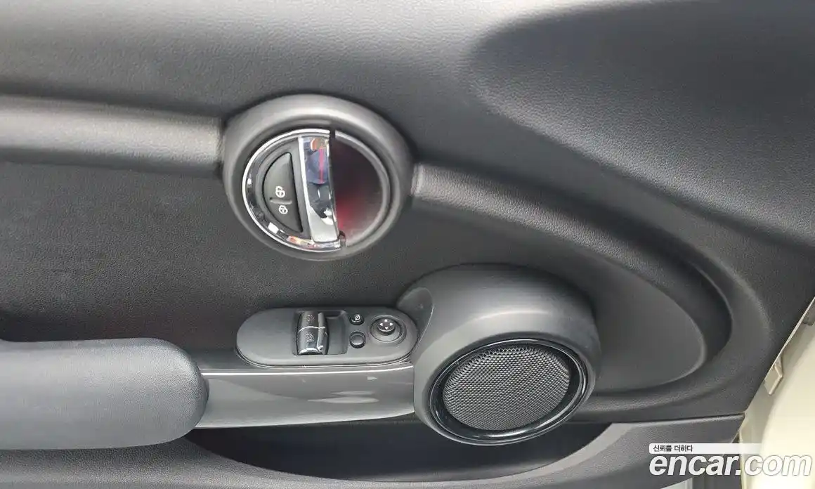 Mini Cooper 2016 1.5 Автомат в Москве № 198485, фото 17