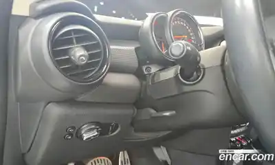 Mini Cooper 2016 1.5 Автомат в Москве № 198485, миниатюра 3