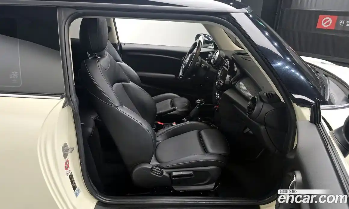 Mini Cooper 2016 1.5 Автомат в Москве № 198485, фото 4