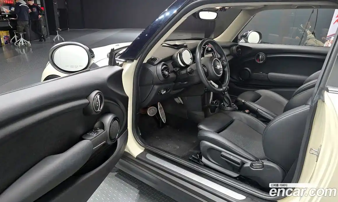 Mini Cooper 2016 1.5 Автомат в Москве № 198485, фото 9