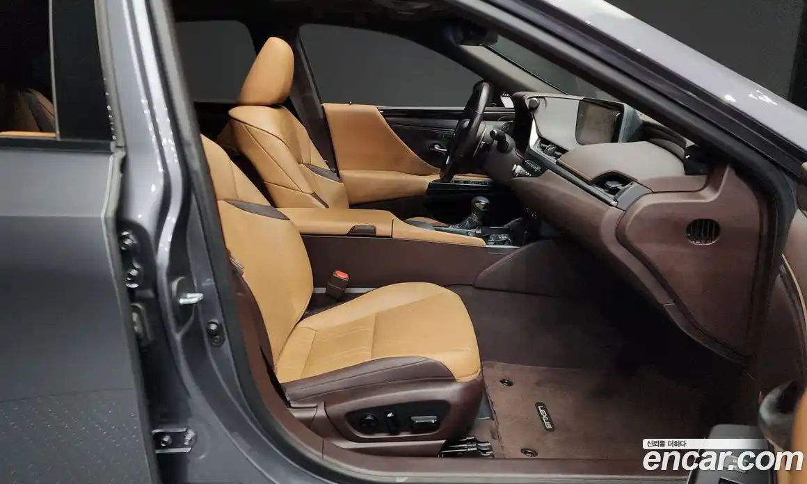 Lexus ES 2021 2.5 Автомат в Москве № 198903, фото 16