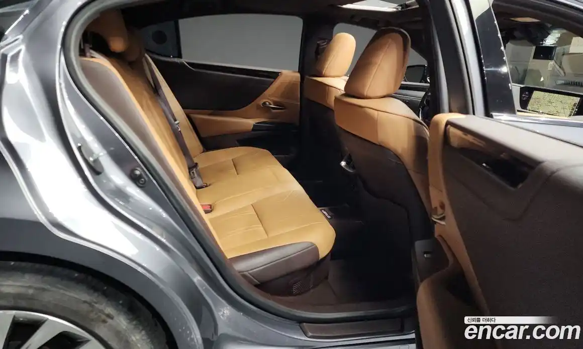 Lexus ES 2021 2.5 Автомат в Москве № 198903, фото 4