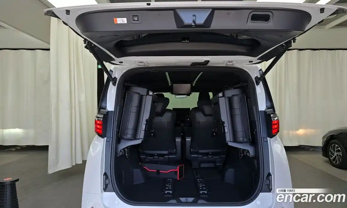 Toyota Alphard 2024 2.5 Автомат в Москве № 199577, фото 9