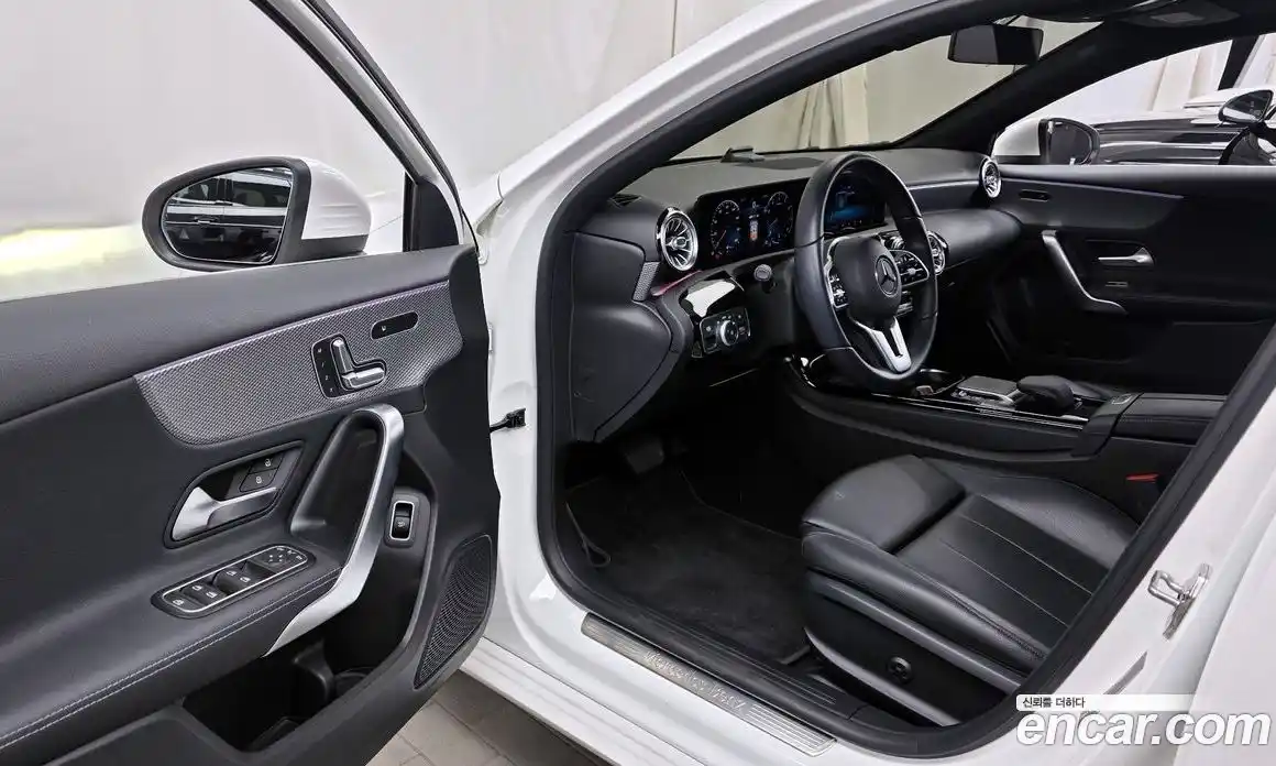 Mercedes-Benz A-Class 2021 2.0 Автомат в Москве № 207681, фото 14