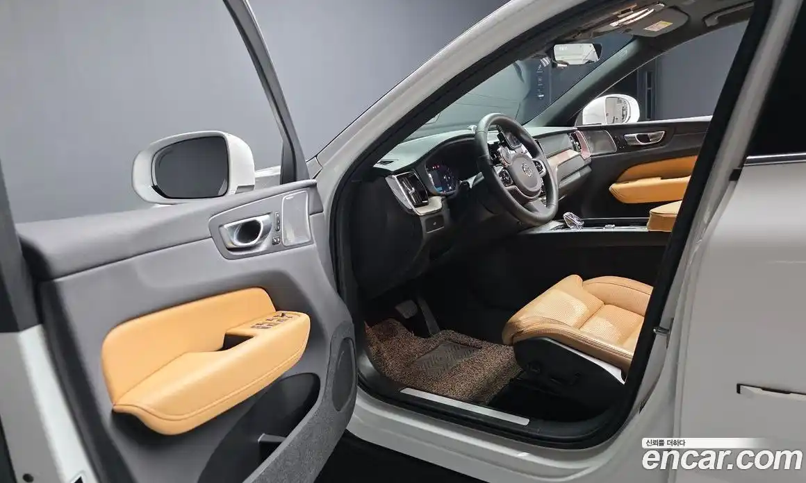 Volvo XC60 2024 2.0 Автомат в Москве № 212793, фото 12