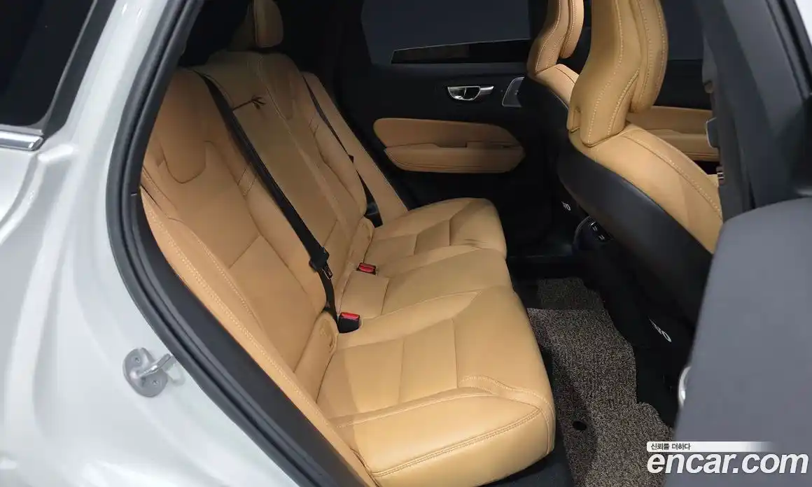 Volvo XC60 2024 2.0 Автомат в Москве № 212793, фото 20