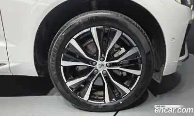 Volvo XC60 2024 2.0 Автомат в Москве № 212793, миниатюра 2