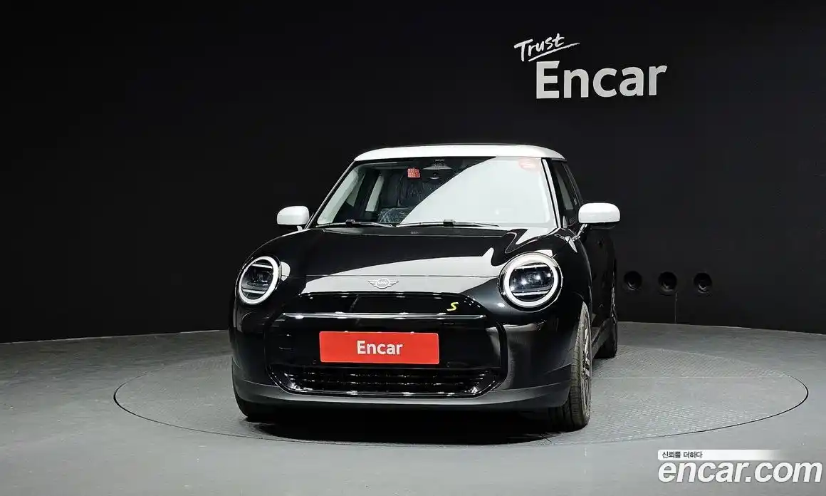 Mini Cooper 2024 0.1 Автомат в Москве № 213909, фото 1