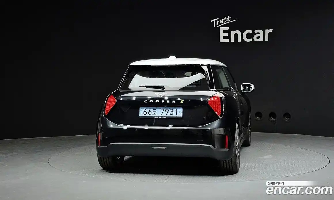 Mini Cooper 2024 0.1 Автомат в Москве № 213909, фото 4