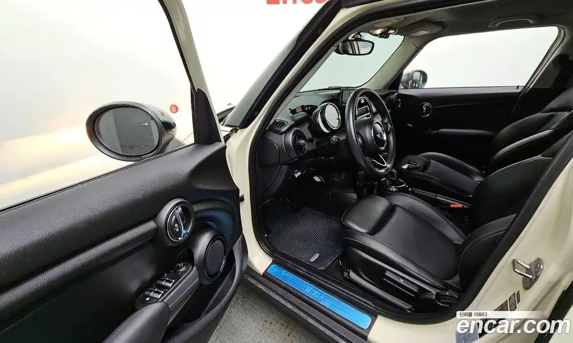 Mini Cooper 2015 1.5 Автомат в Москве № 214351, фото 12