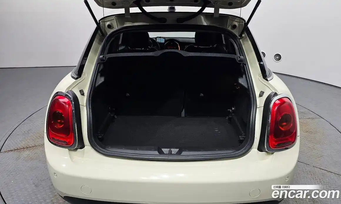 Mini Cooper 2015 1.5 Автомат в Москве № 214351, фото 13