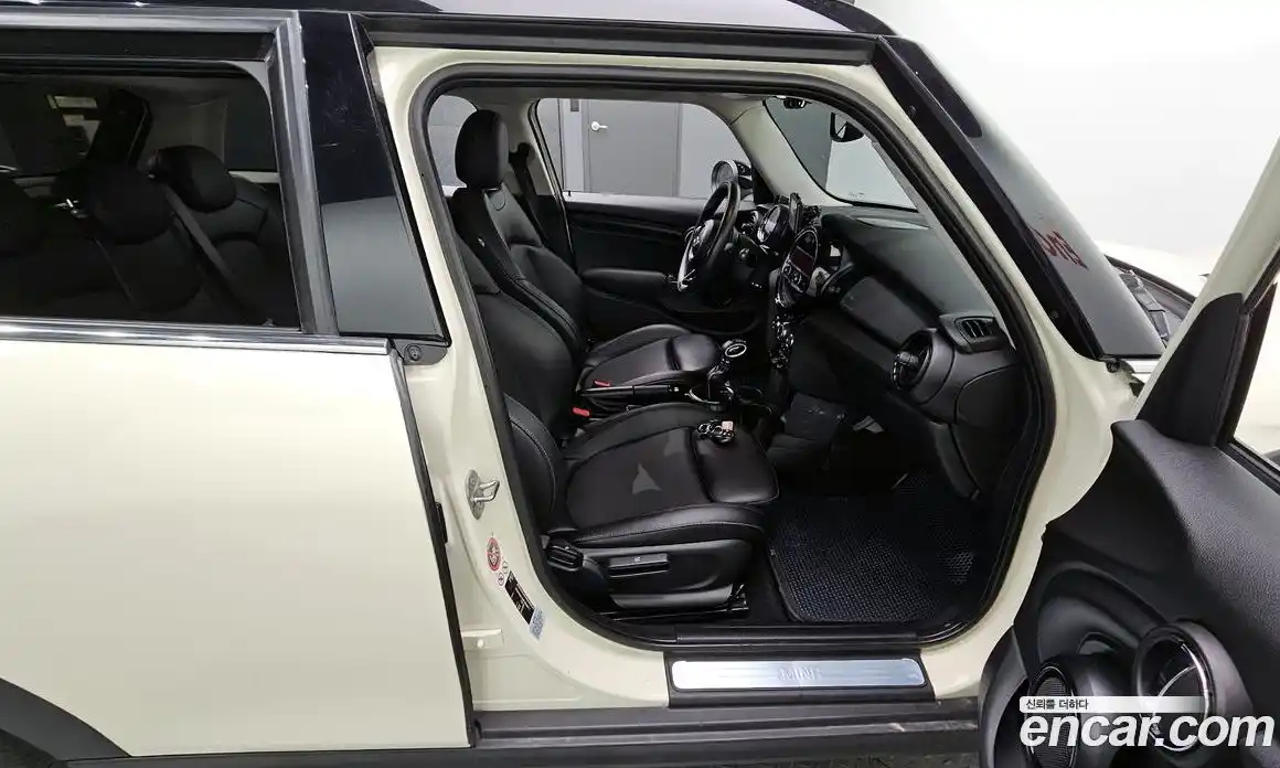 Mini Cooper 2015 1.5 Автомат в Москве № 214351, фото 15