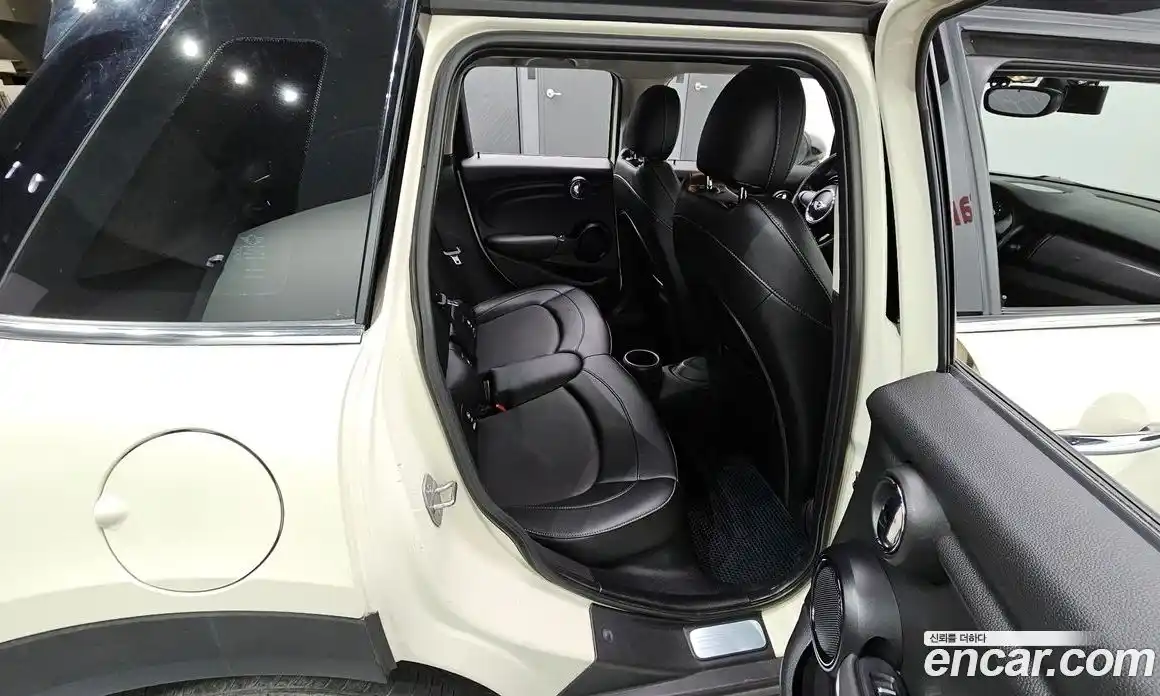 Mini Cooper 2015 1.5 Автомат в Москве № 214351, фото 17