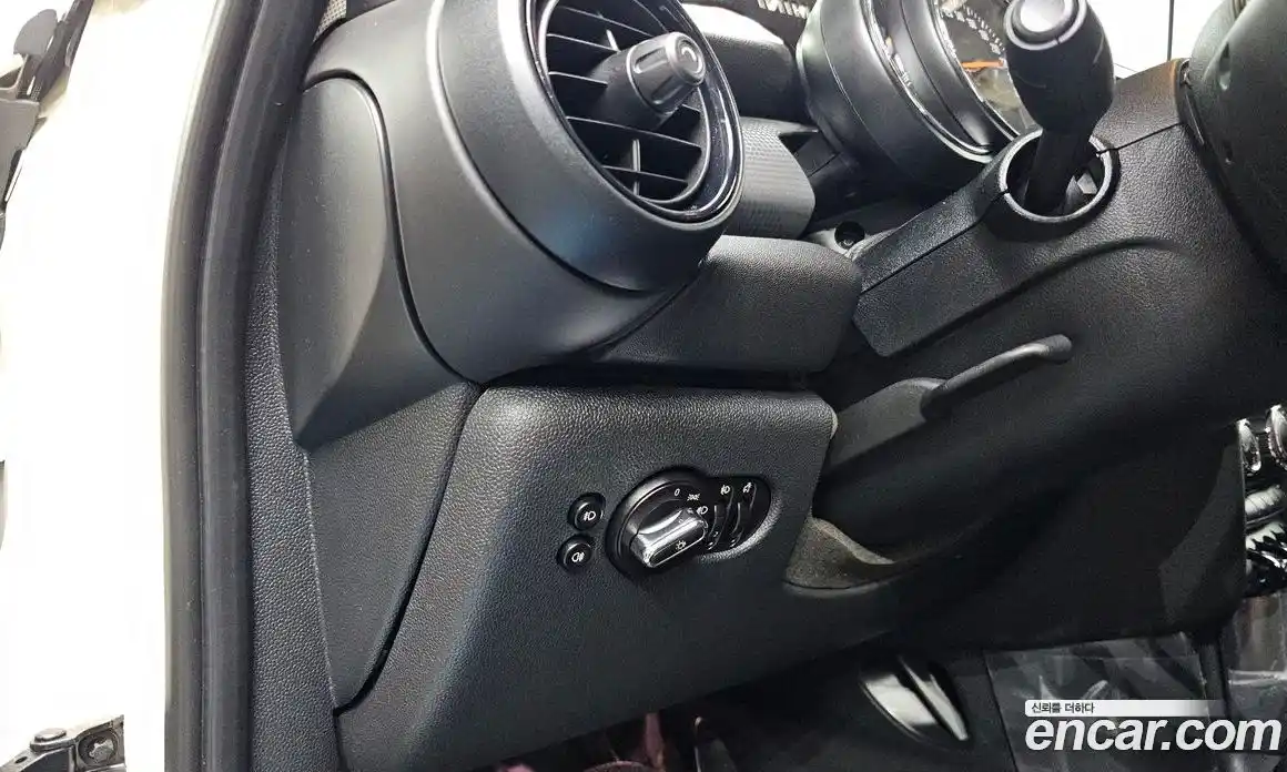 Mini Cooper 2015 1.5 Автомат в Москве № 214351, фото 20