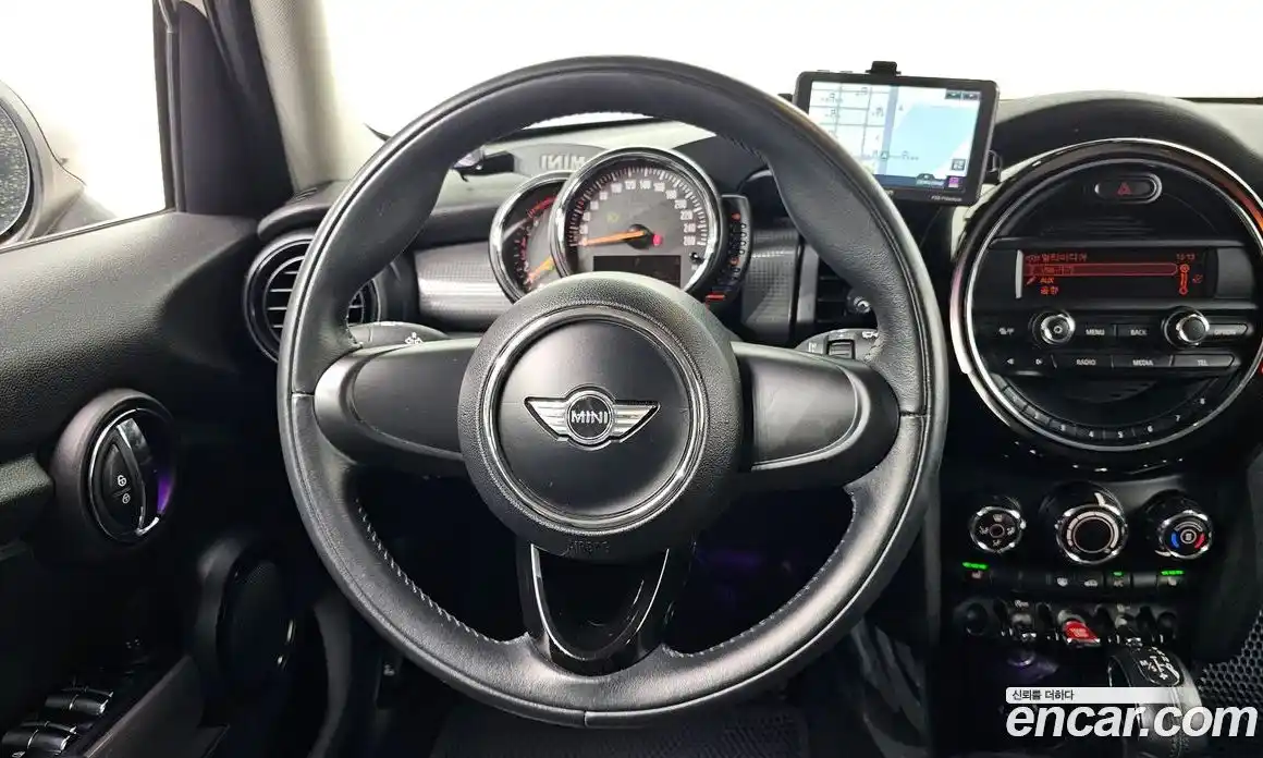 Mini Cooper 2015 1.5 Автомат в Москве № 214351, фото 3