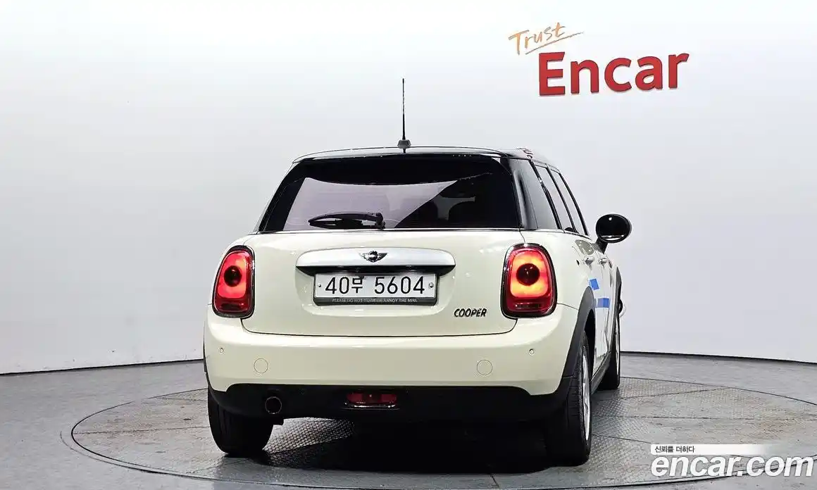 Mini Cooper 2015 1.5 Автомат в Москве № 214351, фото 4