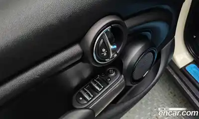 Mini Cooper 2015 1.5 Автомат в Москве № 214351, миниатюра 10