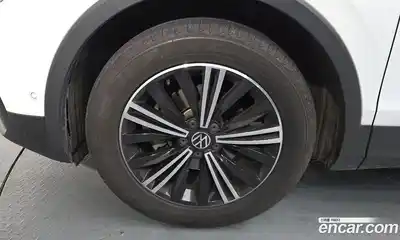 Volkswagen Tiguan 2022 2.0 Автомат в Москве № 214897, миниатюра 2