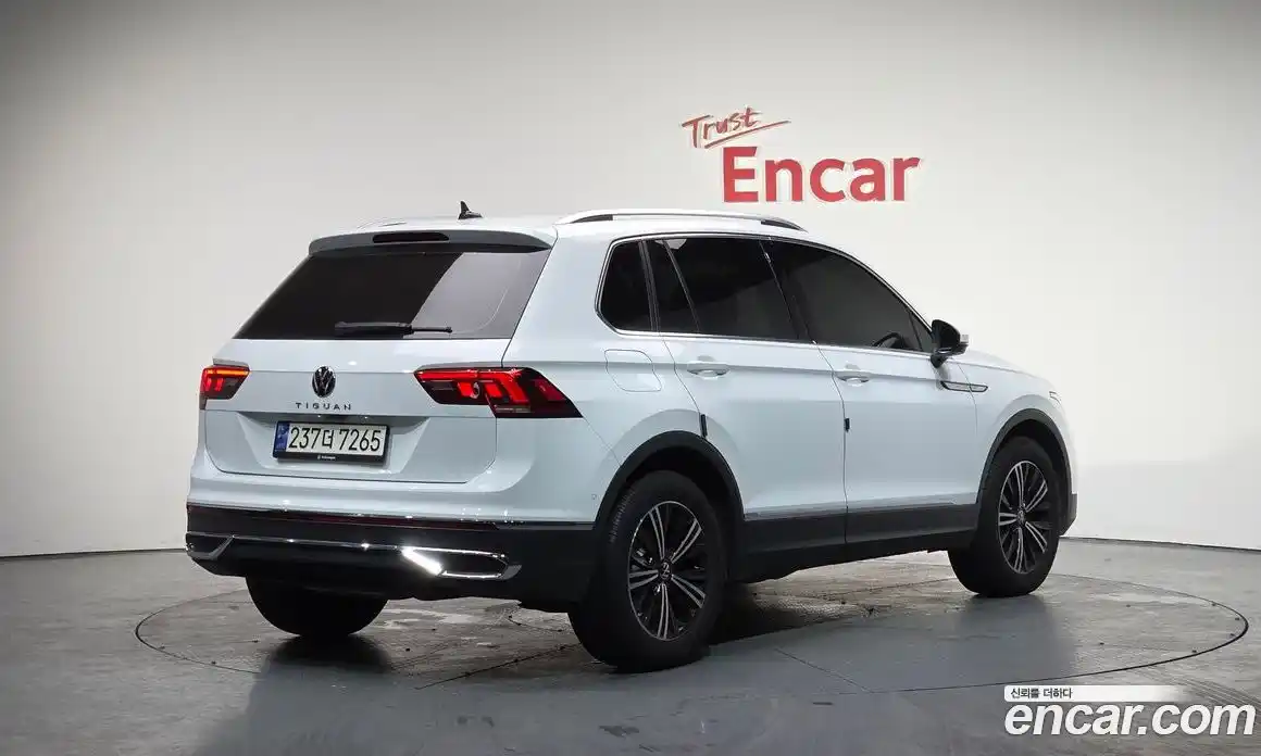 Volkswagen Tiguan 2022 2.0 Автомат в Москве № 214897, фото 3