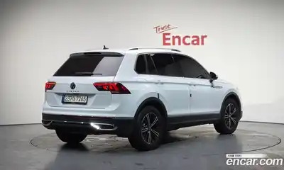 Volkswagen Tiguan 2022 2.0 Автомат в Москве № 214897, миниатюра 3