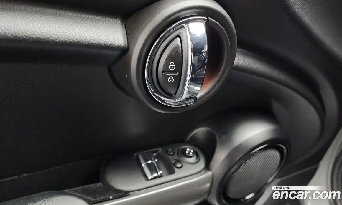 Mini Cooper 2015 1.5 Автомат в Москве № 216005, фото 7