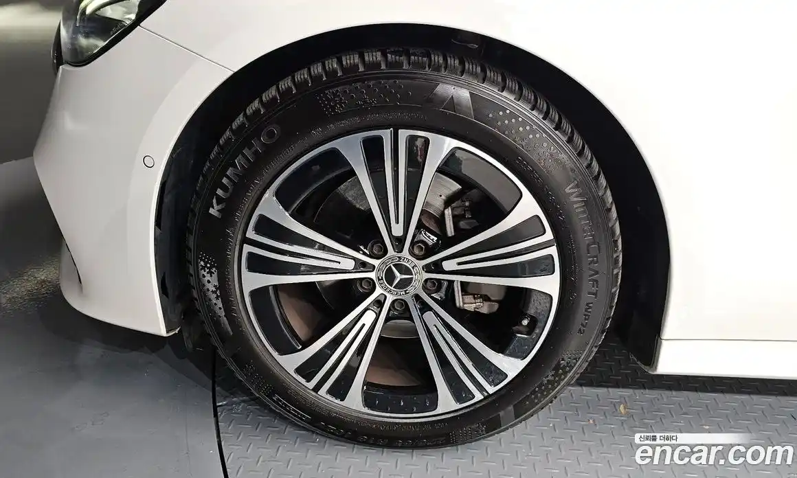 Mercedes-Benz E-Class 2024 2.0 Автомат в Москве № 222519, фото 4