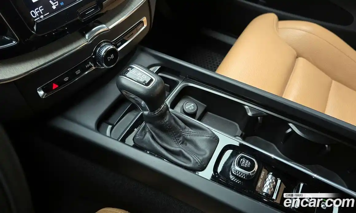 Volvo XC60 2019 2.0 Автомат в Москве № 230579, фото 13