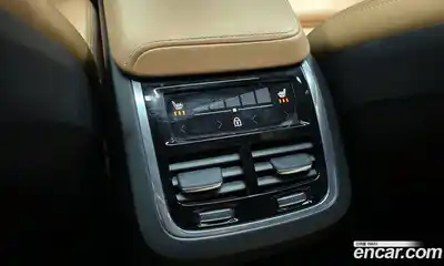 Volvo XC60 2019 2.0 Автомат в Москве № 230579, миниатюра 3