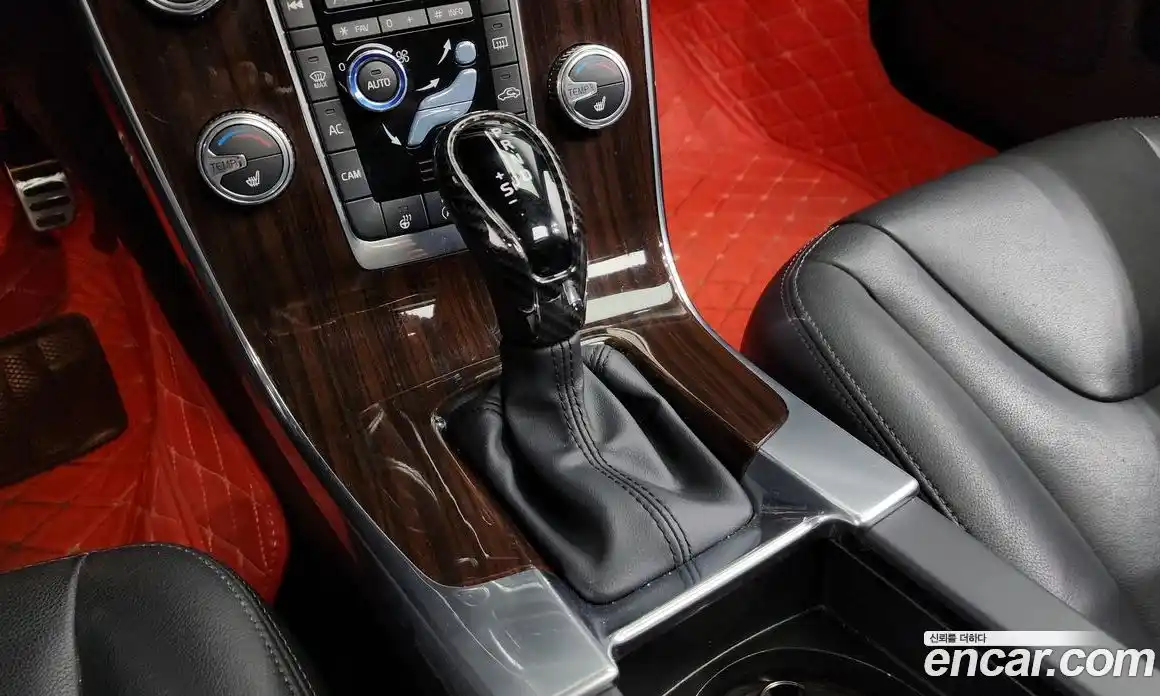 Volvo V60 2018 2.0 Автомат в Москве № 230595, фото 13