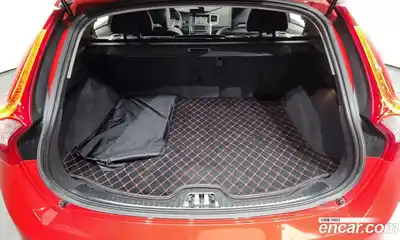 Volvo V60 2018 2.0 Автомат в Москве № 230595, миниатюра 2