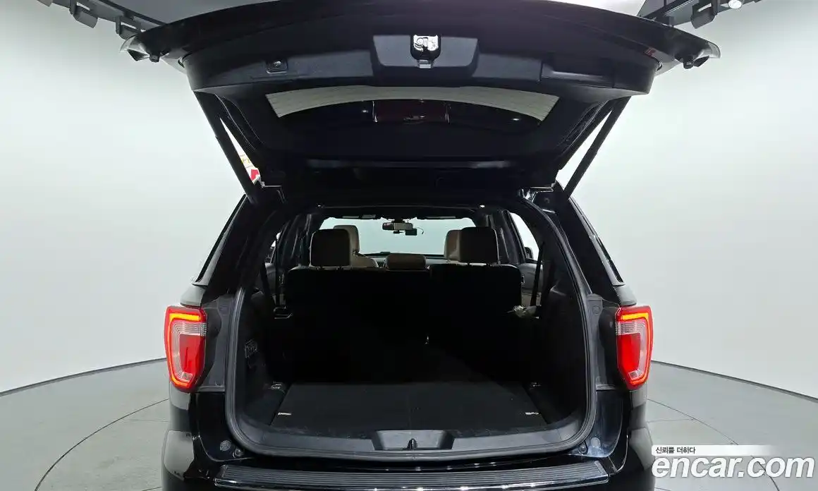 Ford Explorer 2018 2.3 Автомат в Москве № 255651, фото 7