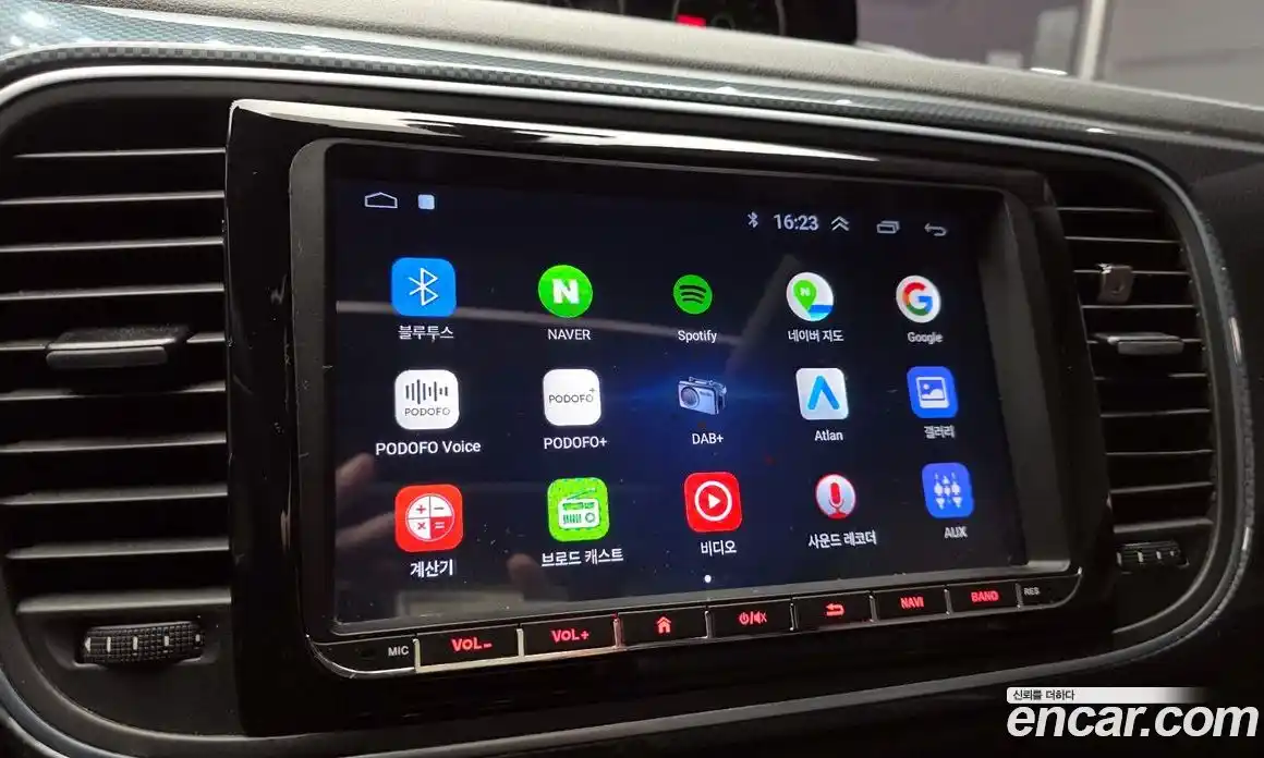 Volkswagen Beatle 2013 2.0 Автомат в Москве № 272633, фото 13