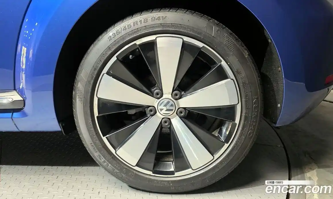 Volkswagen Beatle 2013 2.0 Автомат в Москве № 272633, фото 5