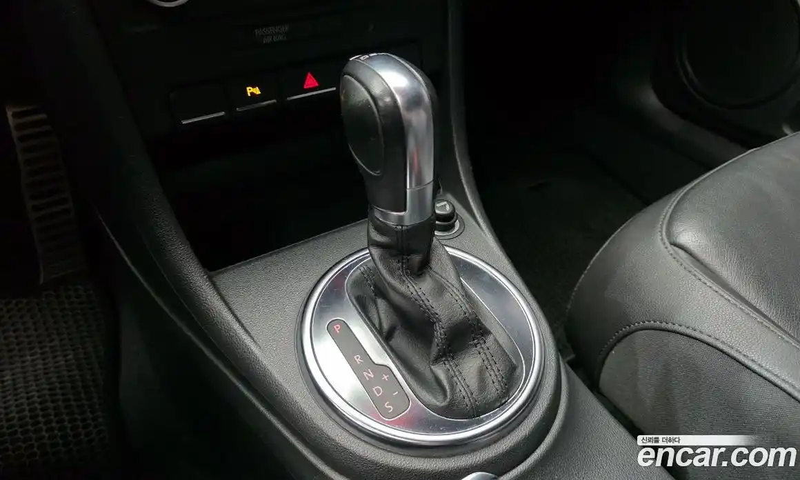 Volkswagen Beatle 2013 2.0 Автомат в Москве № 272633, фото 7