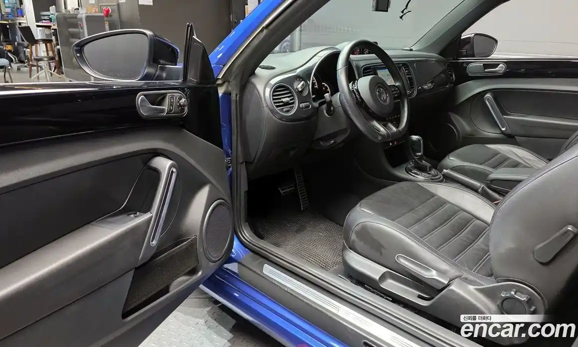 Volkswagen Beatle 2013 2.0 Автомат в Москве № 272633, фото 9