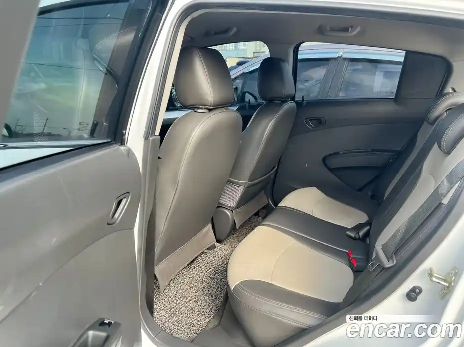 Chevrolet Spark 2012 1.0 Автомат в Москве № 298177, фото 9