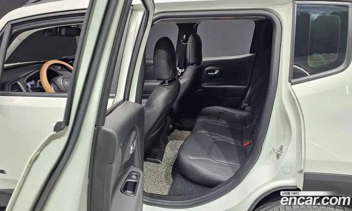 Jeep Renegade 2022 1.3 Автомат в Москве № 302149, фото 8