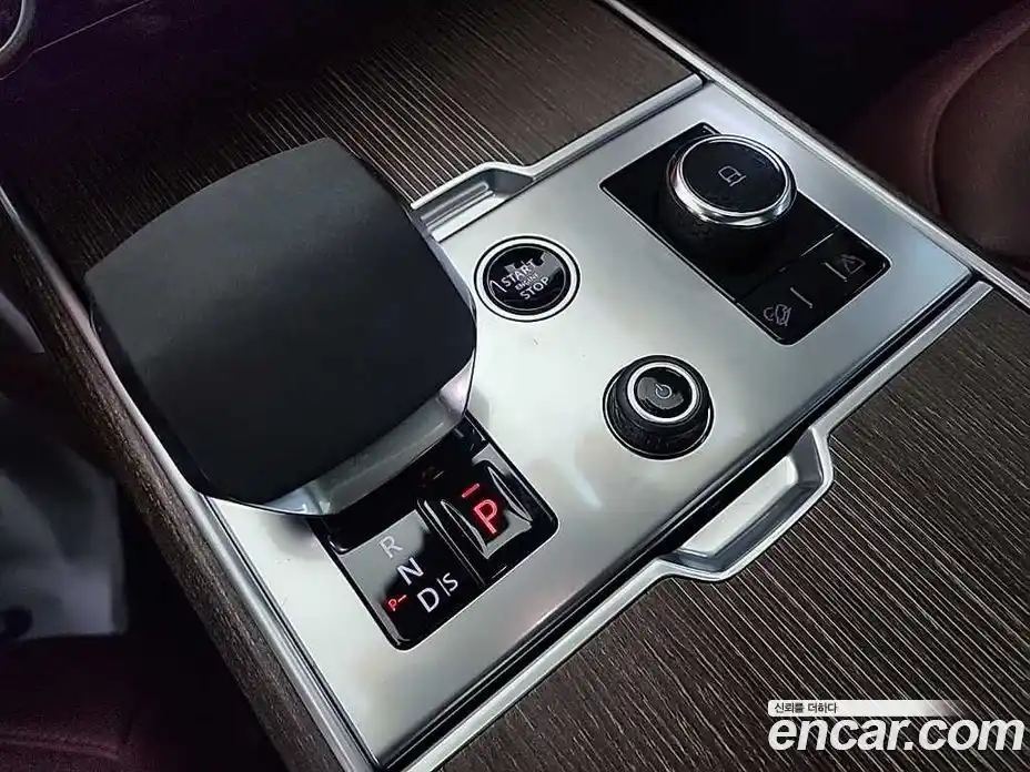 Land Rover Range-Rover 2023 4.4 Автомат в Москве № 315472, фото 8