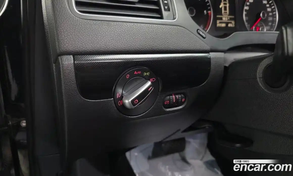 Volkswagen Jetta 2014 2.0 Автомат в Москве № 318042, фото 13