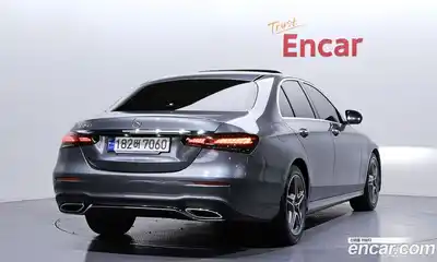 Mercedes-Benz E-Class 2023 2.0 Автомат в Москве № 321828, миниатюра 2