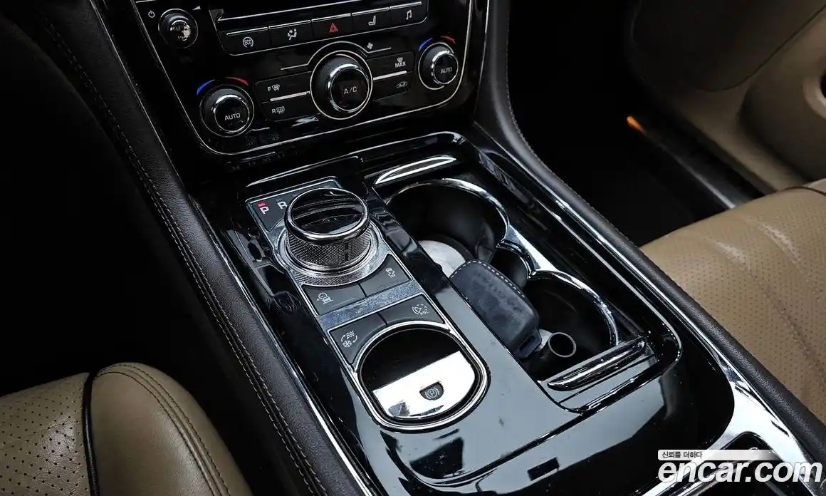 Jaguar XJ 2016 3.0 Автомат в Москве № 331533, фото 14