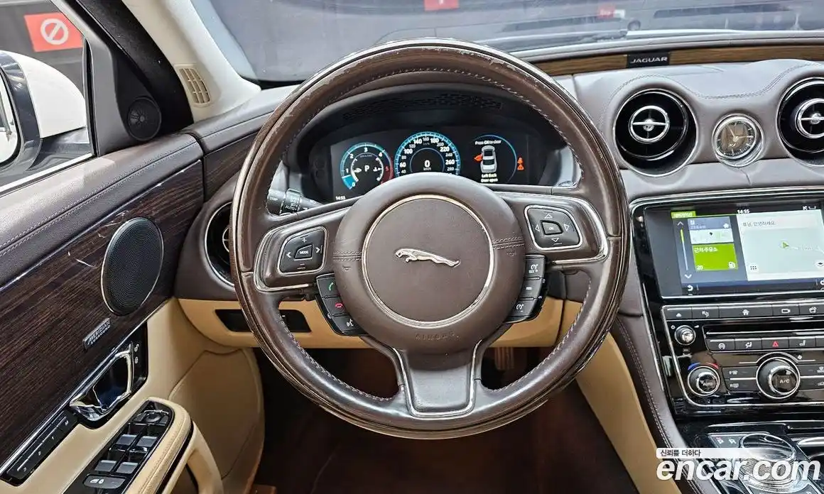 Jaguar XJ 2016 3.0 Автомат в Москве № 331533, фото 15