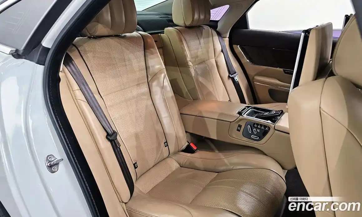 Jaguar XJ 2016 3.0 Автомат в Москве № 331533, фото 16